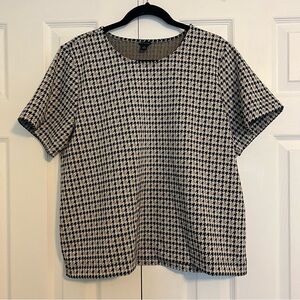 Ann Taylor structured short sleeve shirt